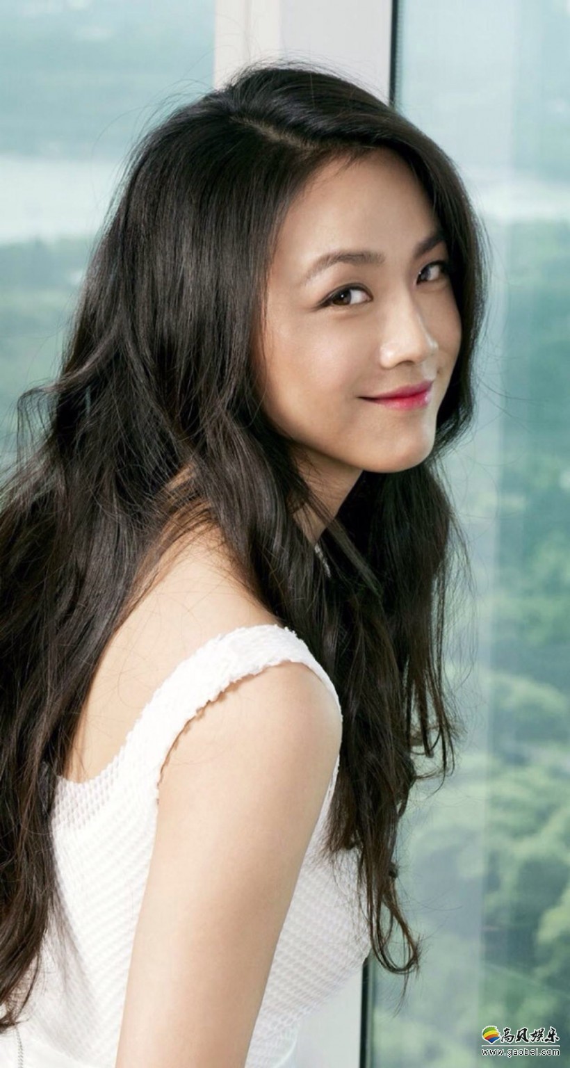 汤唯社交帐号疑曝光，女儿扎小辫背影可爱