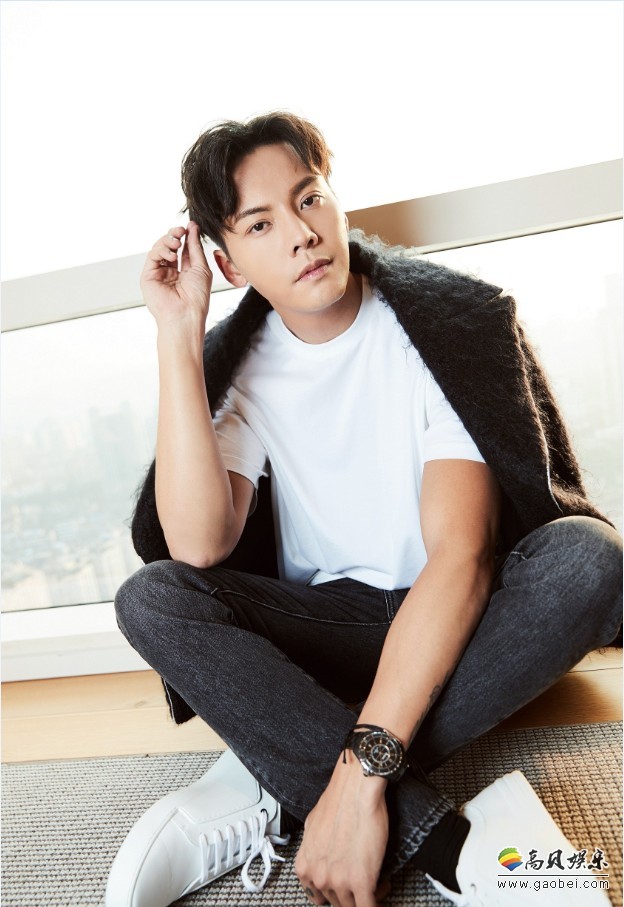 陈伟霆现身时尚活动：精致潇洒，即兴热舞