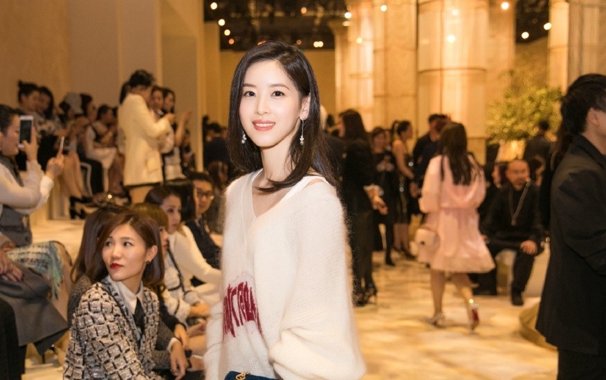 奶茶妹妹与陈伟霆苏芒合影