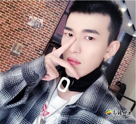 孔垂楠沉迷游戏：晒出美图，只为能“吃鸡”