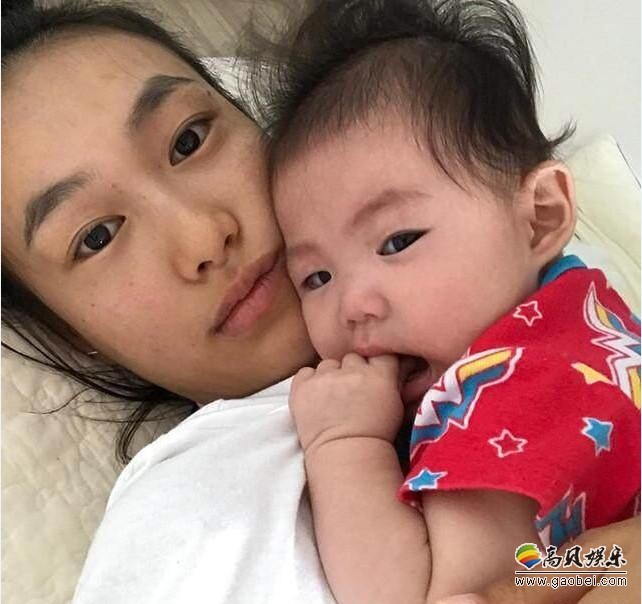 秦舒培晒出女儿甜蜜合影：看起来呆萌可爱