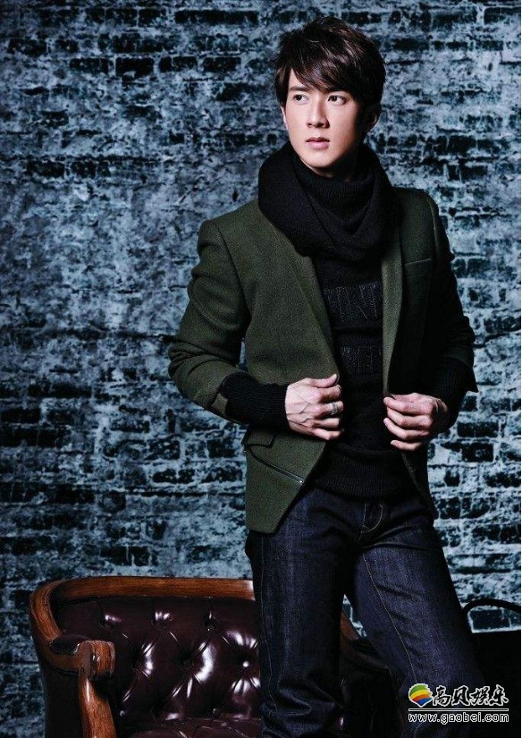 网友晒出照片：机场偶遇吴尊，好男人一枚