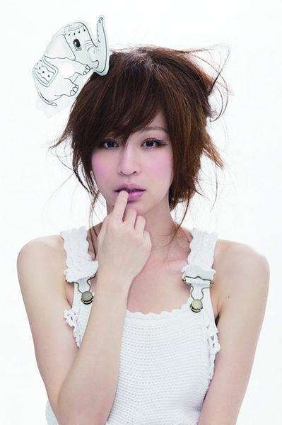 王心凌《蒙面》回应情伤：强大的心脏面对