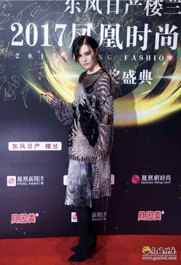尚雯婕闪耀亮相时尚盛典：成为备受瞩目的焦点人物