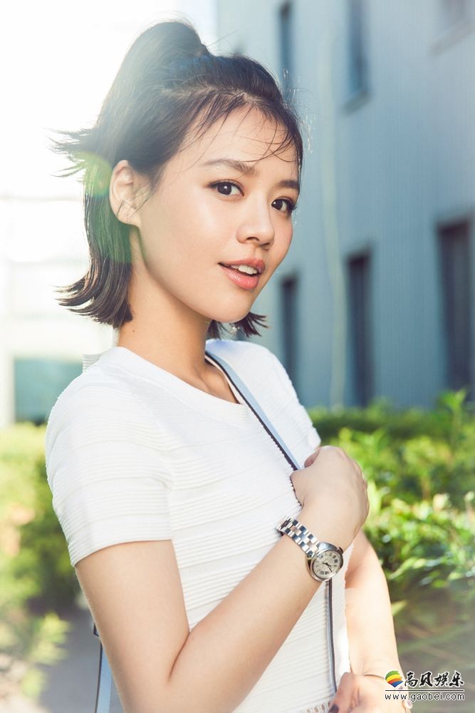 马思纯晒出美照：冬日暖阳，笑容灿烂，温暖治愈系