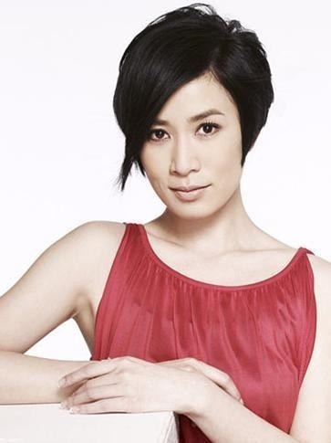 佘诗曼微博晒出性感泳装照：秀后背完美曲线