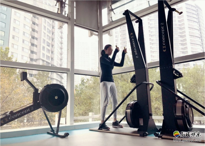 姚晨晒出健身美照：果然好身材都是练出来的