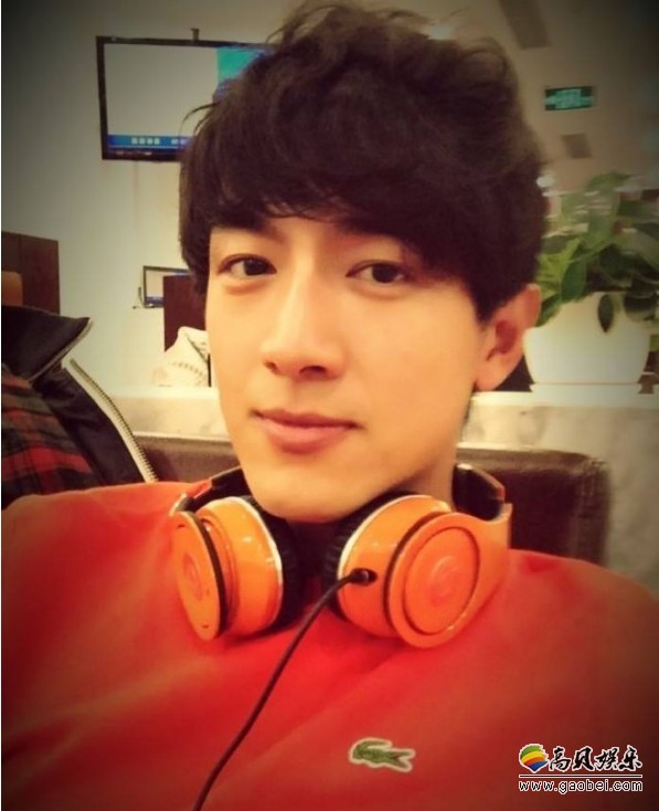 林更新游戏视频：被粉丝们追着跑，无处可逃