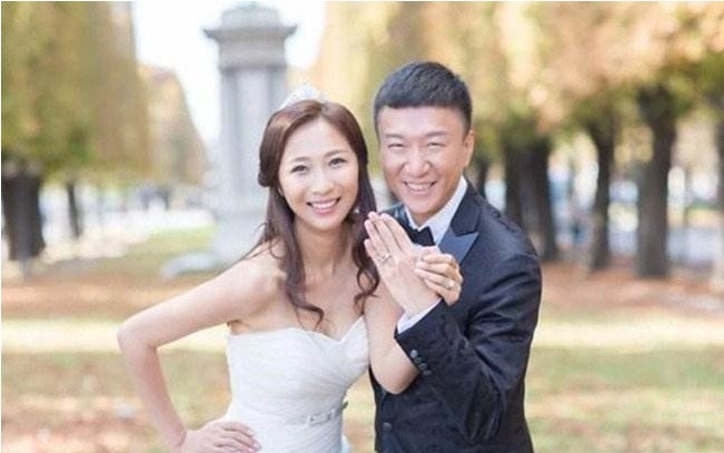怀孕坐实？孙红雷被拍到陪老婆，逛婴儿用品店