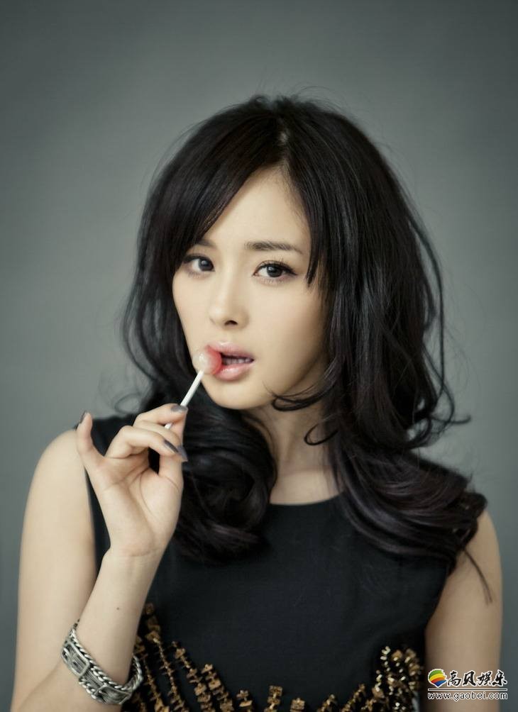 杨幂＆Chiara Ferragni携手《VOGUE ME》封面