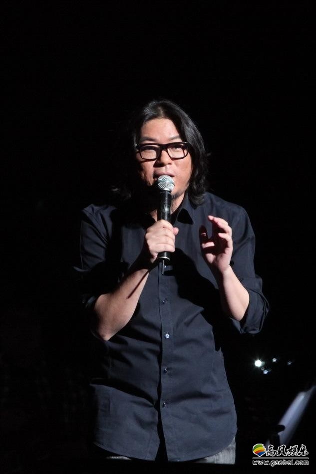 高晓松微博晒出生日蛋糕照片：“雄鸡”栩栩如生