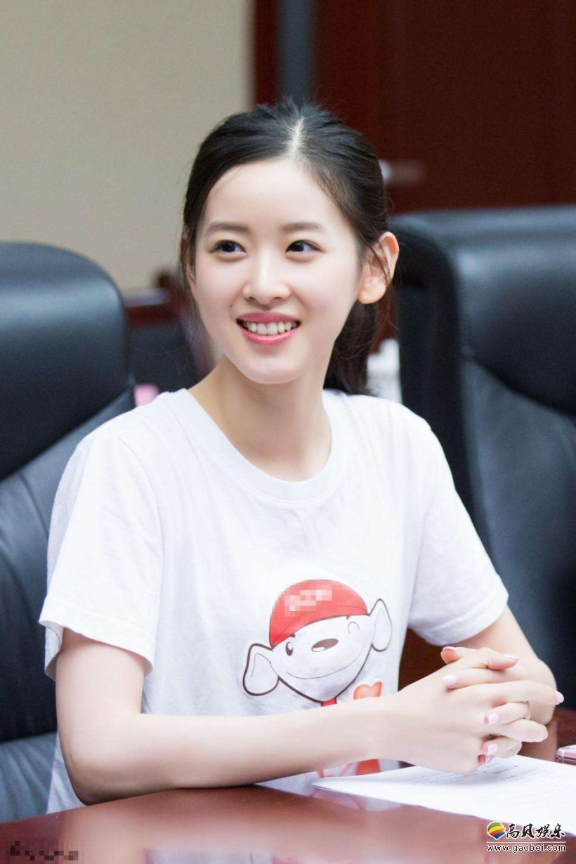 奶茶妹妹章泽天，旧照曝光：露出甜美笑容，十分清纯