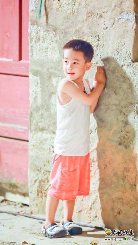 应采儿爸爸微博中Jasper：软萌可爱，肉嘟嘟，超能吃