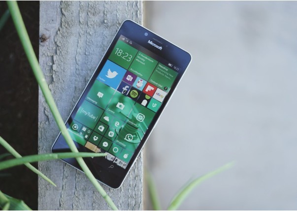 旧款Lumia无法安装Win10 Mobile 15063.674更新？
