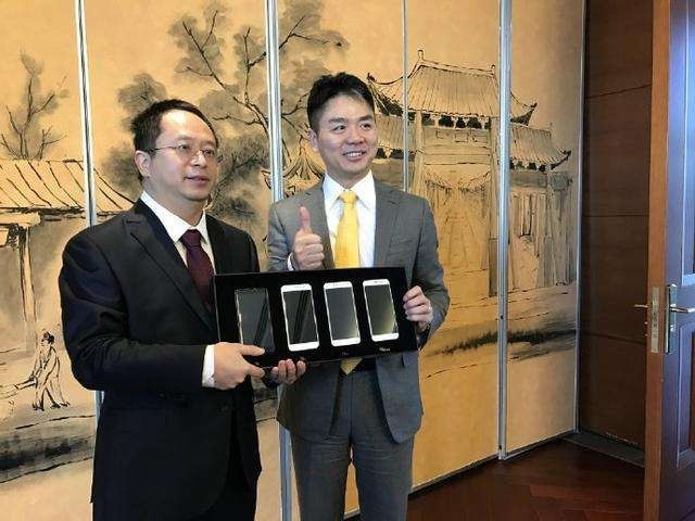 周鸿祎新书发布会“调戏”刘强东：直言两人“脸盲”