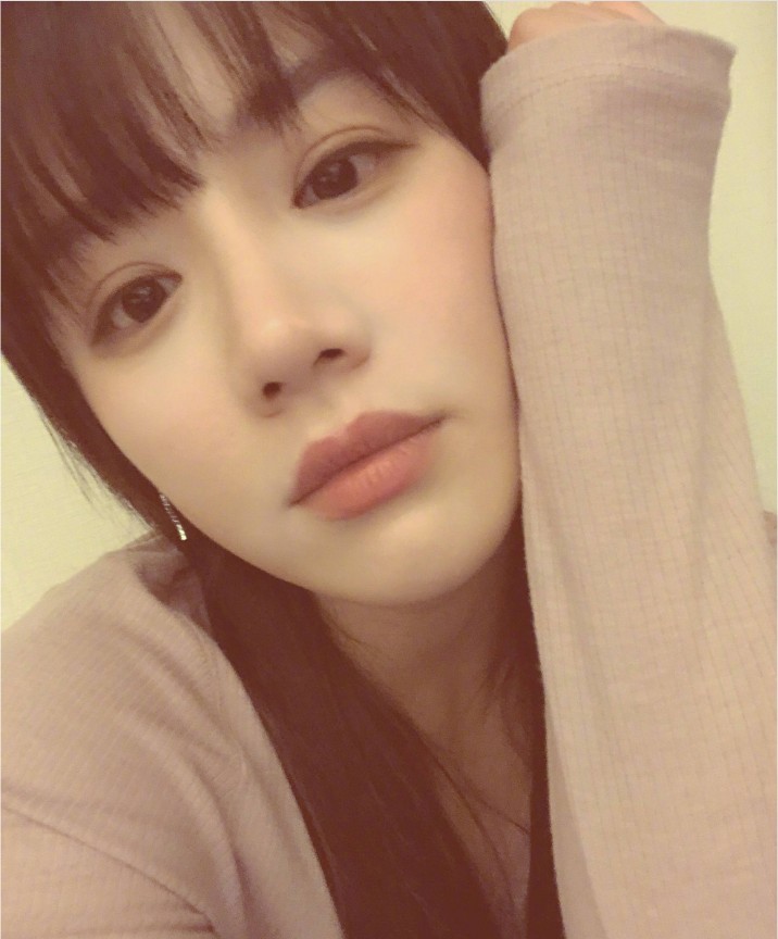 马思纯分享自拍照:齐刘海,清新灵动,文艺范十足