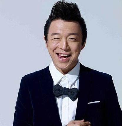 黄渤剧组苦中作乐：自创小太阳烤肉烤蛋，非常抢手