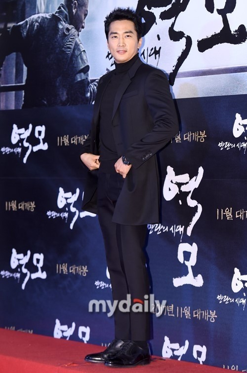 宋承宪出席了电影《叛乱的时代》VIP首映  多年冻龄容貌不改