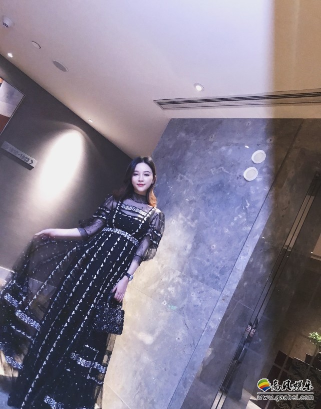 王思聪和前任女友雪梨同场维密秀：两人有说有笑