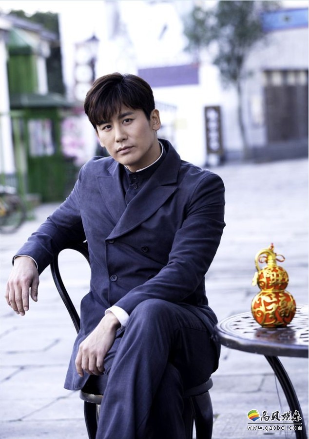 于晓光时尚街拍：突破暖男风格，展现另一种自我