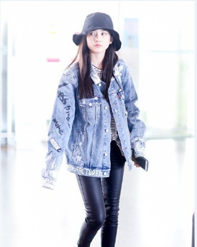 宋祖儿机场素颜照：未施粉黛，难掩精致靓丽容貌