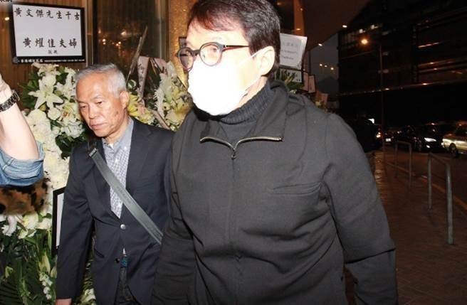 成龙得悉方逸华离世噩耗：微博发文沉痛悼念“方姐”