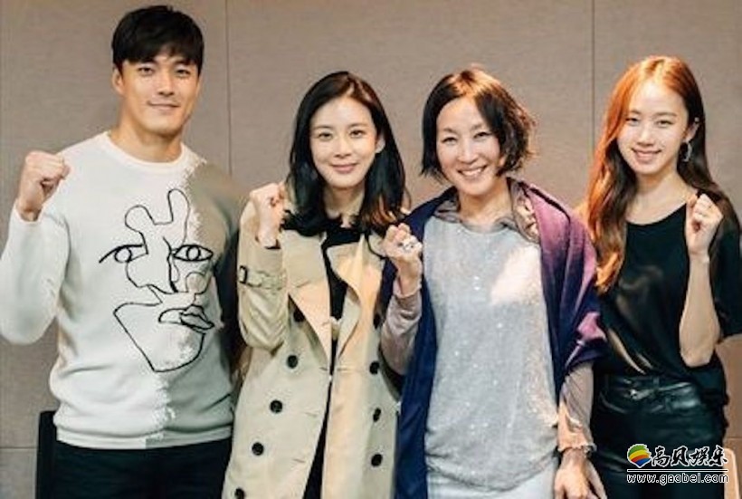 翻拍自同名日本电视剧的《Mother》由谁主演？