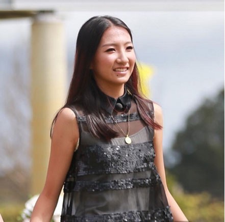 胡军女儿九儿：首次登台出演话剧“质朴活泼＆丝毫不乱”