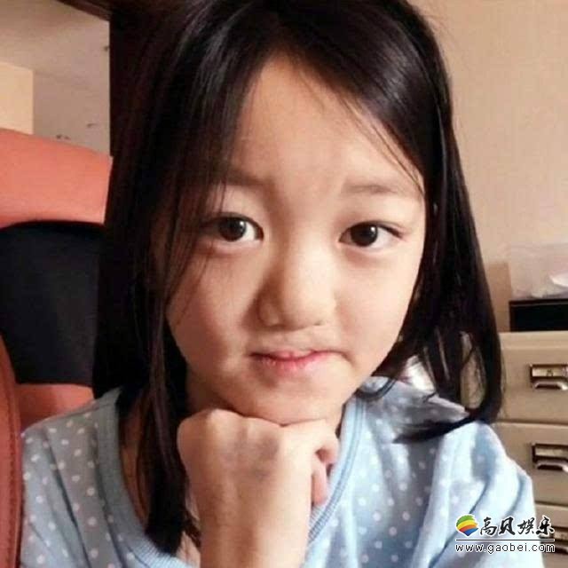 李亚鹏微博晒出女儿李嫣新画作：一匹马，眼睛清澈明亮