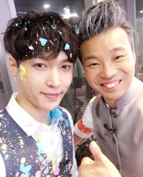 王迅生日：张艺兴零点准时送上生日祝福！超暖心超有爱