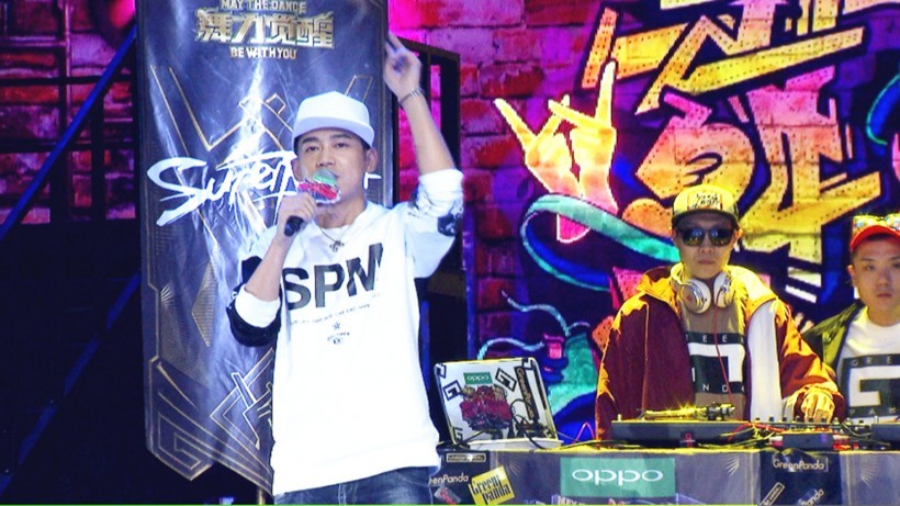 《舞力觉醒》舞者们带来精彩表演：尚雯婕＆苏醒感慨致敬