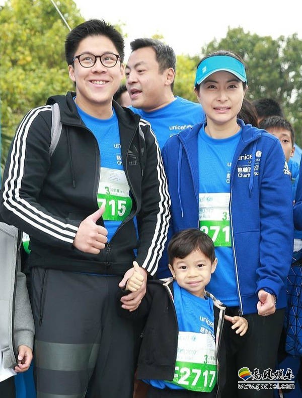 郭晶晶＆霍启刚，带着儿子出席：联合国儿童慈善跑活动