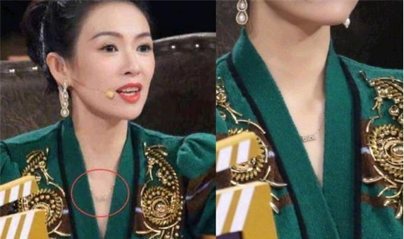 网友发现章子怡项链：写了女儿“醒醒”名字，尽显母爱