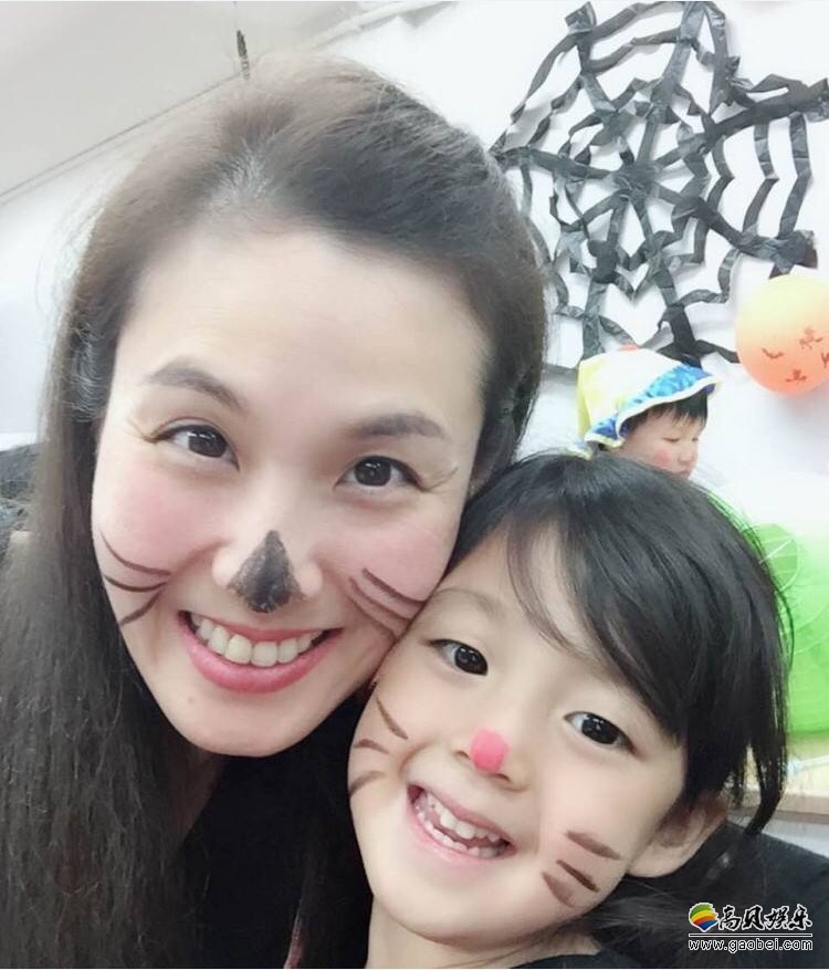 刘畊宏妻子王婉霏：微博晒出与女儿小泡芙“搞怪四连拍”