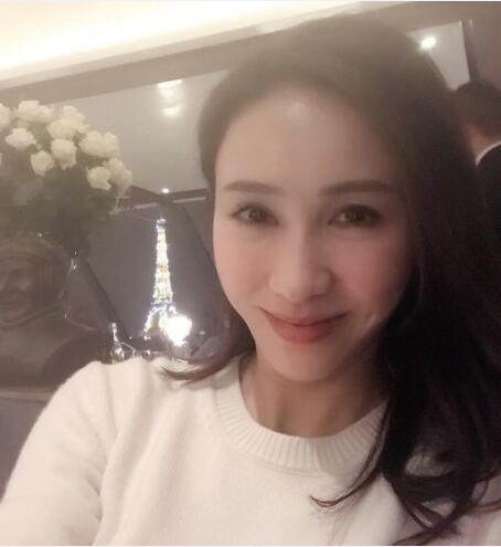 黎姿微博晒自己喝中药照片：提倡注重饮食和运动均衡