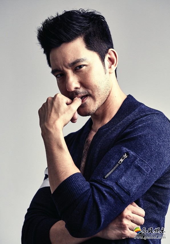 立威廉风格时尚大片：表情深邃而有力度，型男Man到爆