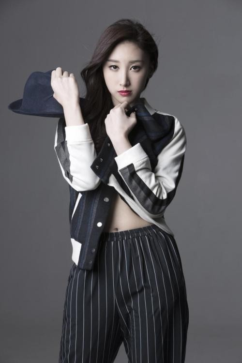 许靖韵《被讨厌的勇气》MV“回到情深状态,释放情感” 许靖韵《被讨厌的勇气》MV“回到情深状态,释放情感”