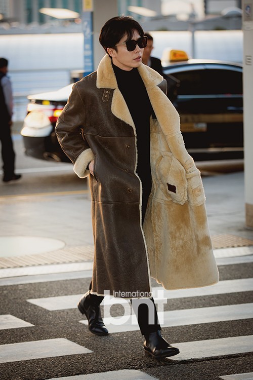 金材昱经由仁川国际机场出发   前往香港参加2017MAMA颁奖典礼