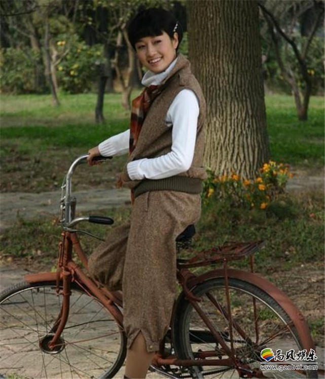 马伊琍童年旧照：看得出来从小就是美人坯子，十分抢镜