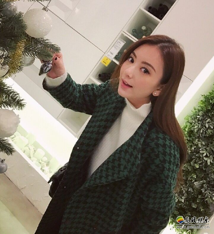 方媛晒出张照片：正在苦学广东话，很多版本学粤语教程