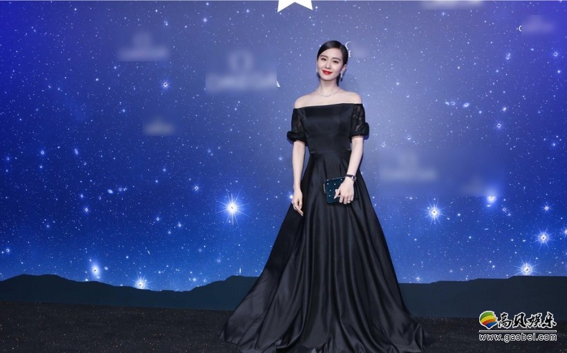 刘诗诗现身北京为某国际品牌站台：面带笑容，气质优雅