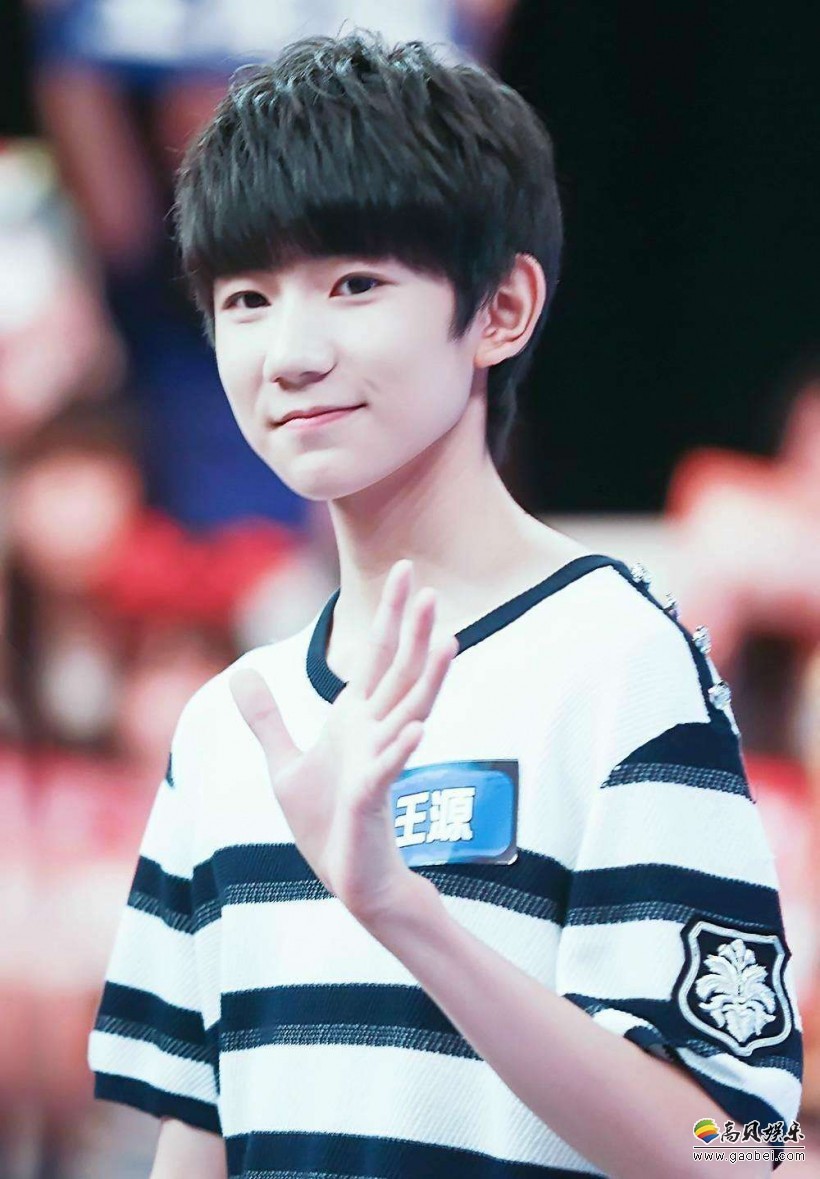 《青春旅社》王源被狗咬破衣角两个大洞，缝补好接着穿