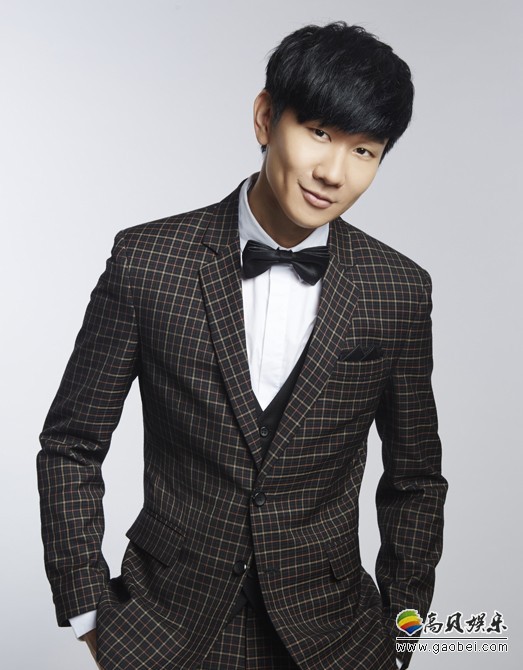 林俊杰戴着毛线帽和眼镜模仿张学友：网友大呼“好像”