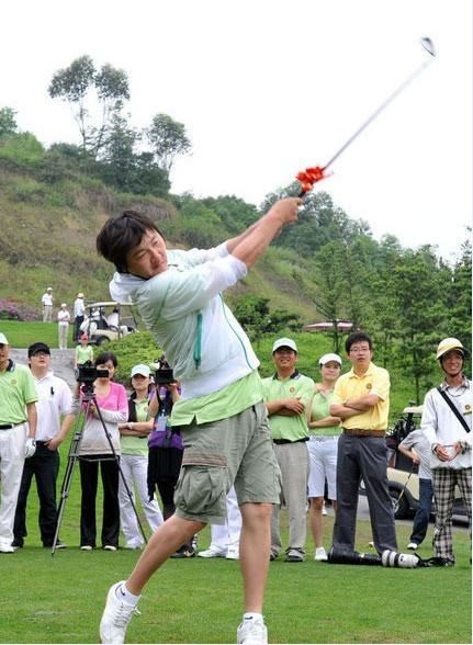 全明星高尔夫球赛：孙楠“四场全胜”获最佳球员荣誉称号