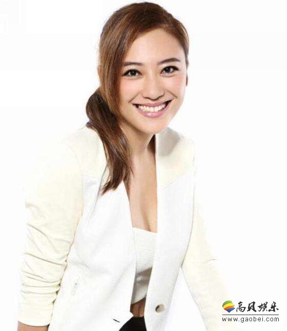 在某活动上：陈小春老婆应采儿放话“要为生二胎而努力”