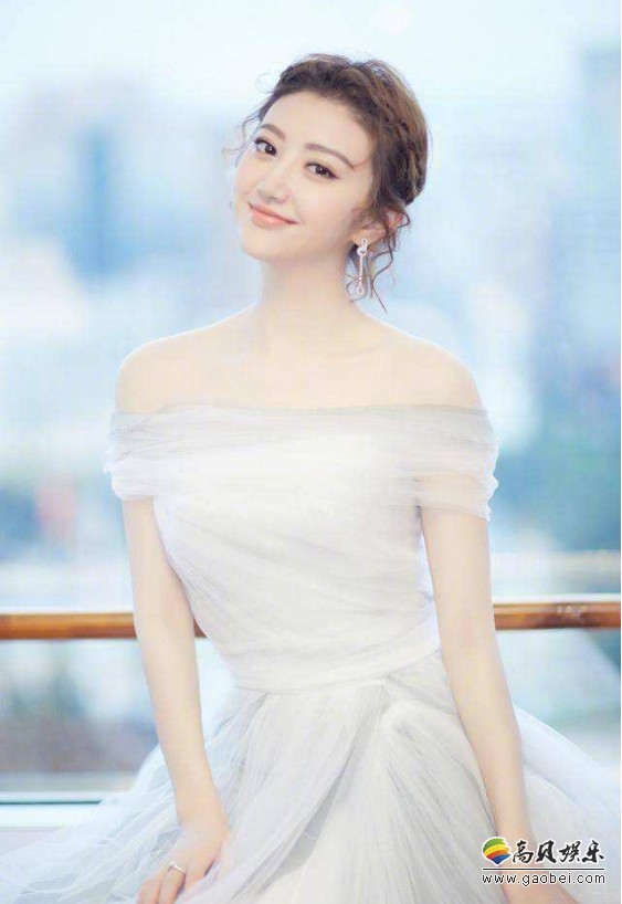 景甜微博晒出与成龙＆王力宏＆古巨基合影：四人齐搞怪