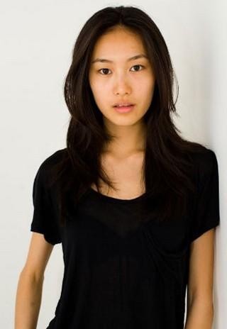 秦舒培晒出女儿Alaia吐舌照！双眼笑意吟吟“甚是可爱”
