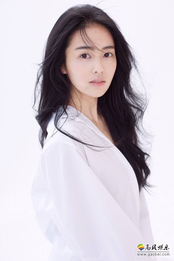 白鹿出席颁奖典礼：获得“年度潜力电视剧女演员”荣誉