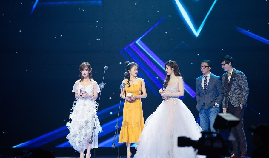 白鹿出席颁奖典礼获得年度潜力电视剧女演员荣誉