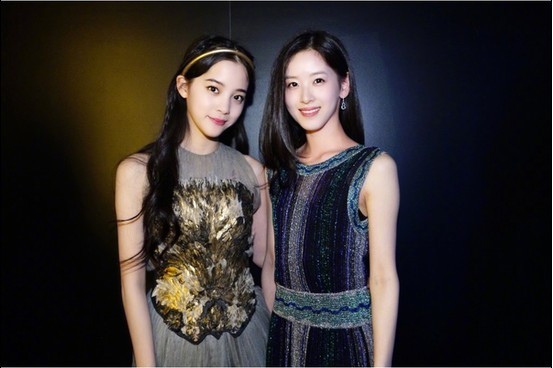 欧阳娜娜＆章泽天出席科学突破奖：两人青春范同框比美